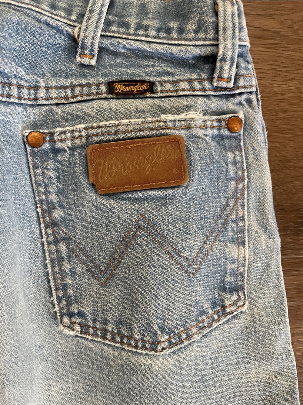 Wrangler Light Blue High-Rise Men’s Jeans with Leather Patch - Picture 9 of 10